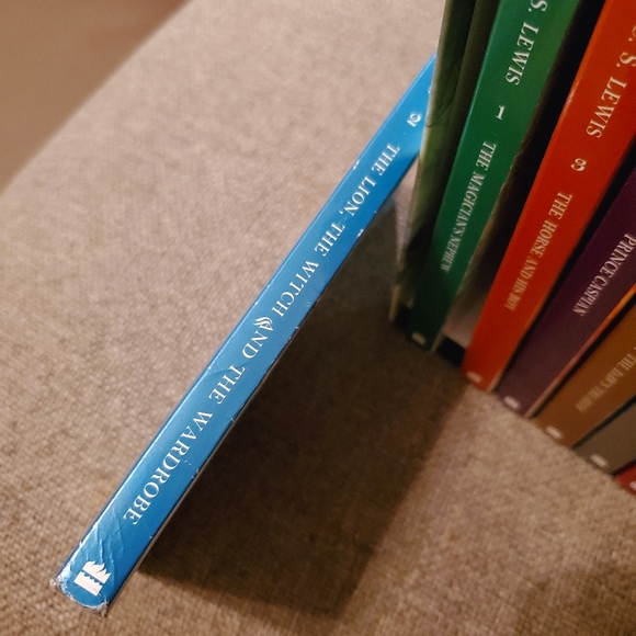 The Chronicles of Narnia Boxed Softcover Seven Book Set - Picture 10 of 16